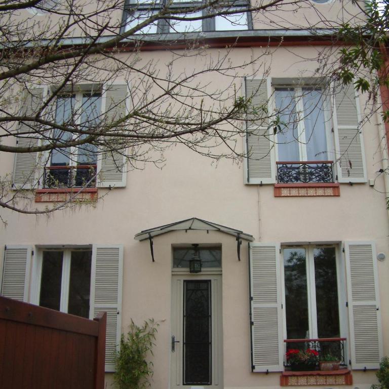 Grande maison 4 chambres, jardin, 3km Paris, proche transports et commerces - Four-Bedroom House - 1