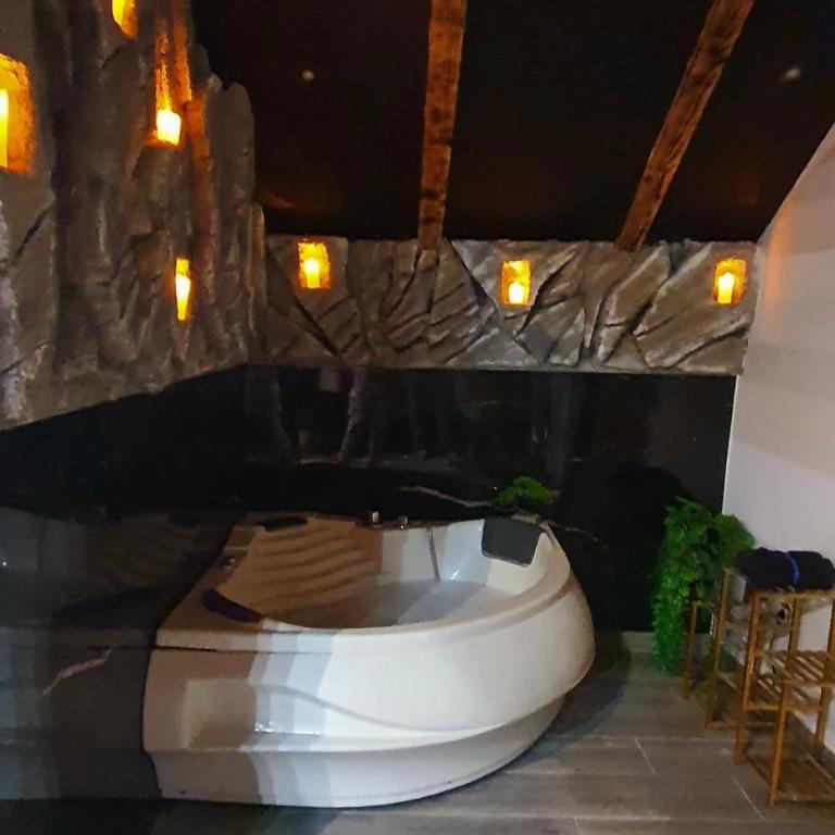 The Forest Gate Luxury Retreat - One-Bedroom Apartment - 5