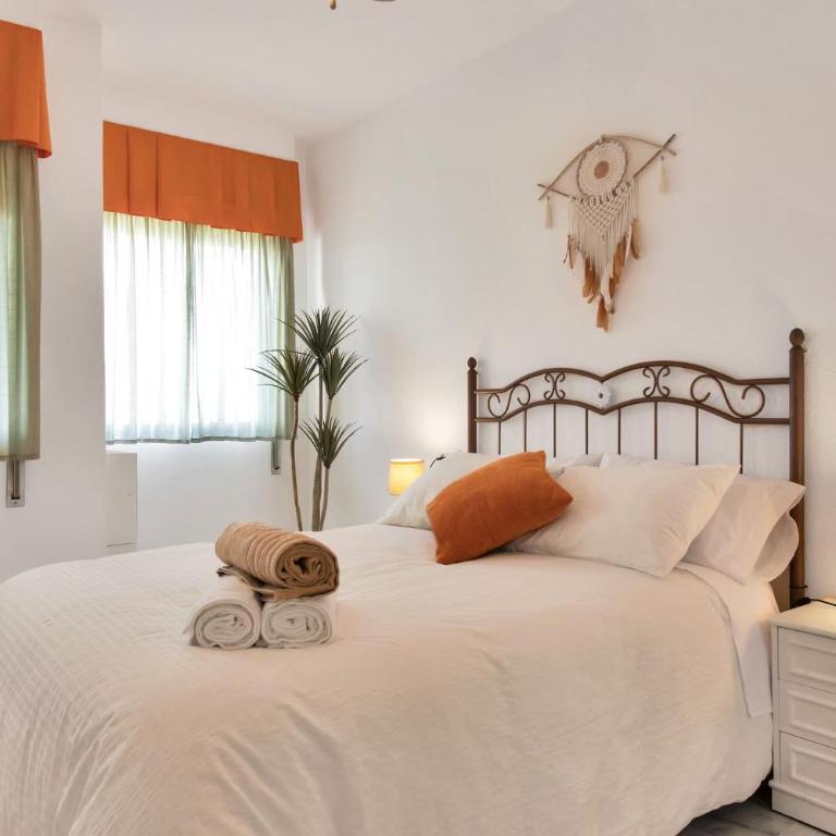 Apartamento con vistas al mar, piscina y barbacoa - TORRENUEVA 7B - Apartamento de 2 dormitorios - 4