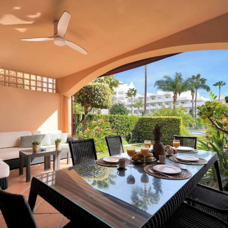 Lujoso adosado frente al mar con piscina y jardín - RIVIERA ANDALUZA 3 - Casa de 3 dormitorios - 2