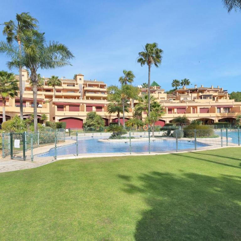 Lujoso adosado frente al mar con piscina y jardín - RIVIERA ANDALUZA 3 - Casa de 3 dormitorios - 1