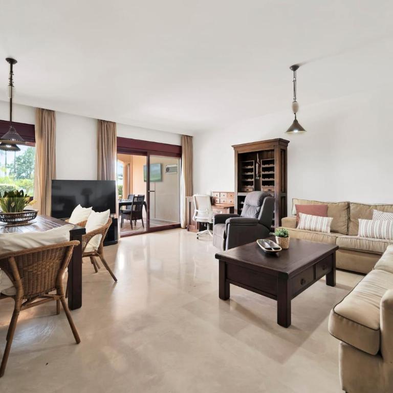 Lujoso adosado frente al mar con piscina y jardín - RIVIERA ANDALUZA 3 - Casa de 3 dormitorios - 3