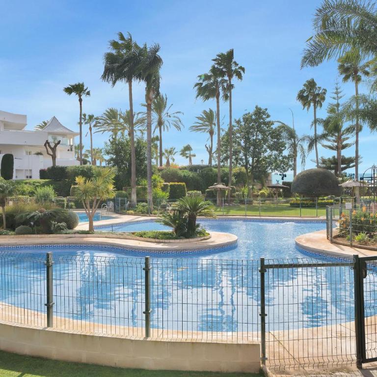 Lujoso adosado frente al mar con piscina y jardín - RIVIERA ANDALUZA 3 - Casa de 3 dormitorios - 55