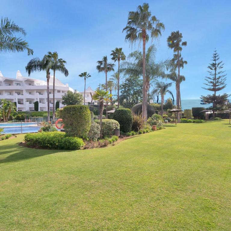 Lujoso adosado frente al mar con piscina y jardín - RIVIERA ANDALUZA 3 - Casa de 3 dormitorios - 58