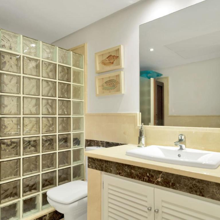 Lujoso adosado frente al mar con piscina y jardín - RIVIERA ANDALUZA 3 - Casa de 3 dormitorios - 40