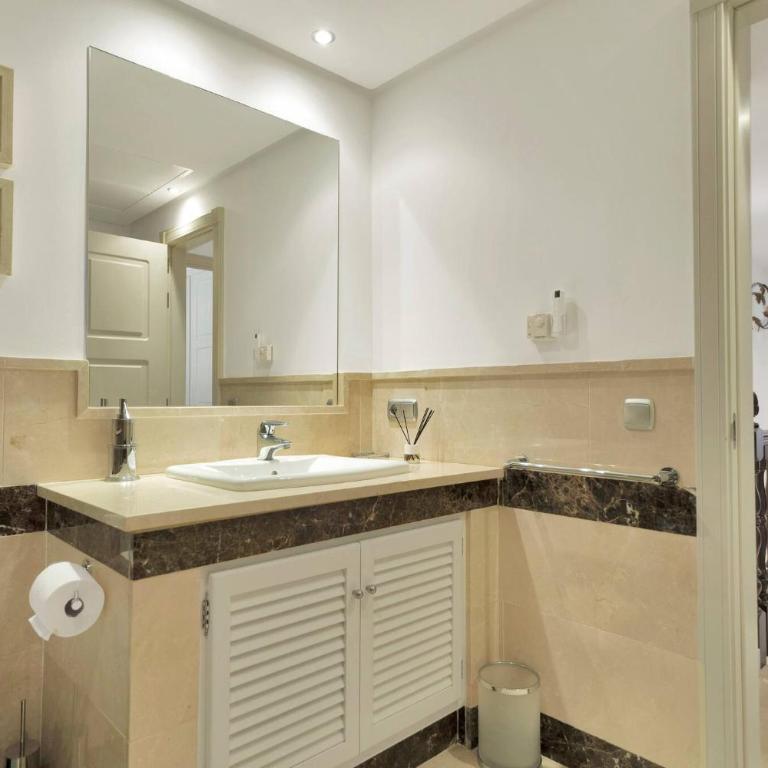 Lujoso adosado frente al mar con piscina y jardín - RIVIERA ANDALUZA 3 - Casa de 3 dormitorios - 39