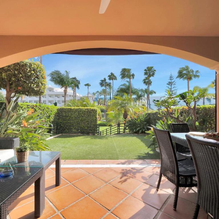 Lujoso adosado frente al mar con piscina y jardín - RIVIERA ANDALUZA 3 - Casa de 3 dormitorios - 11