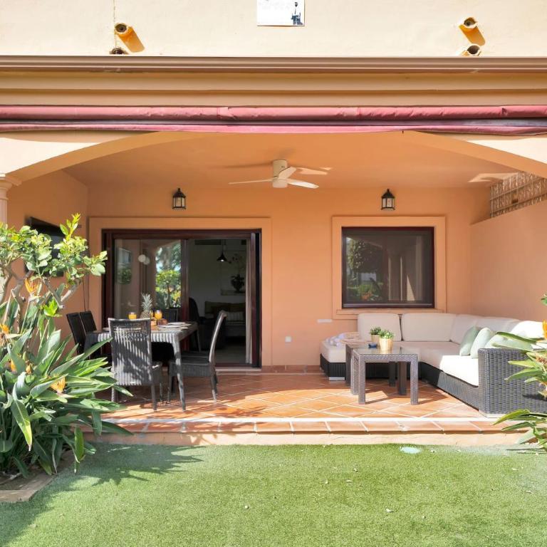 Lujoso adosado frente al mar con piscina y jardín - RIVIERA ANDALUZA 3 - Casa de 3 dormitorios - 9
