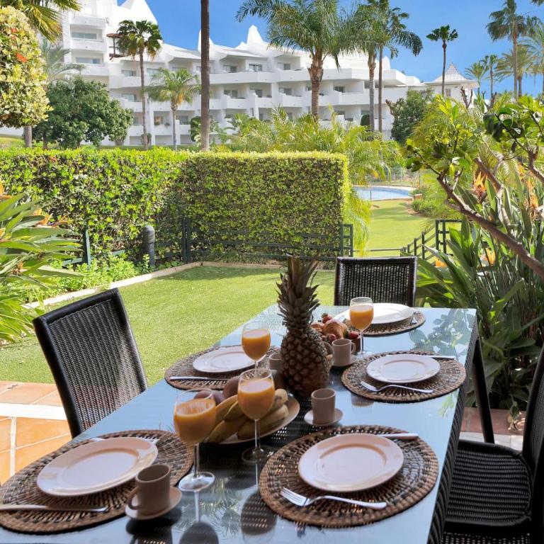 Lujoso adosado frente al mar con piscina y jardín - RIVIERA ANDALUZA 3 - Casa de 3 dormitorios - 12