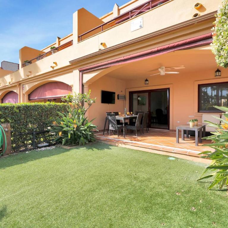 Lujoso adosado frente al mar con piscina y jardín - RIVIERA ANDALUZA 3 - Casa de 3 dormitorios - 8