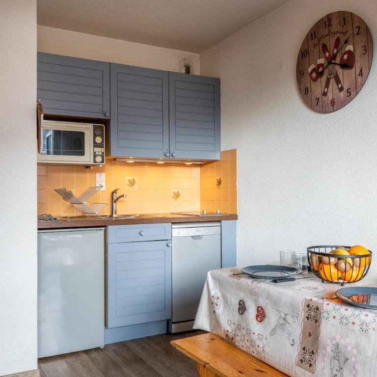 Studio avec Balcon - Vue Montagne - Proche centre - One-Bedroom Apartment - 13