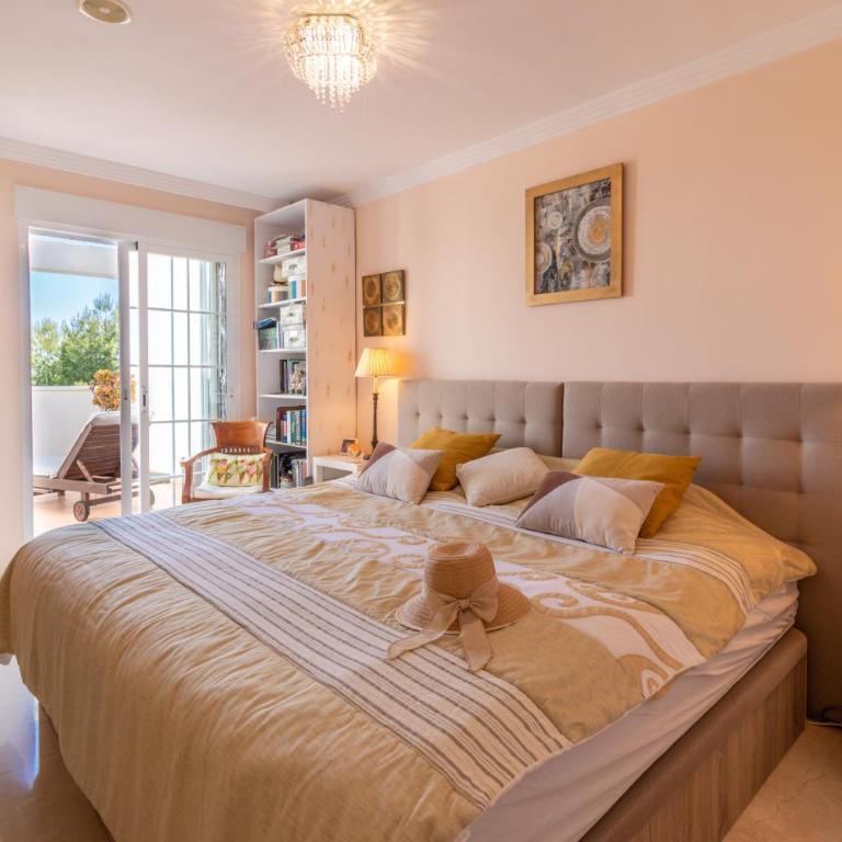 Ático familiar con terraza y bonitas vistas al mar en Marbella - Rio Real 282G - Two-Bedroom Apartment - 4