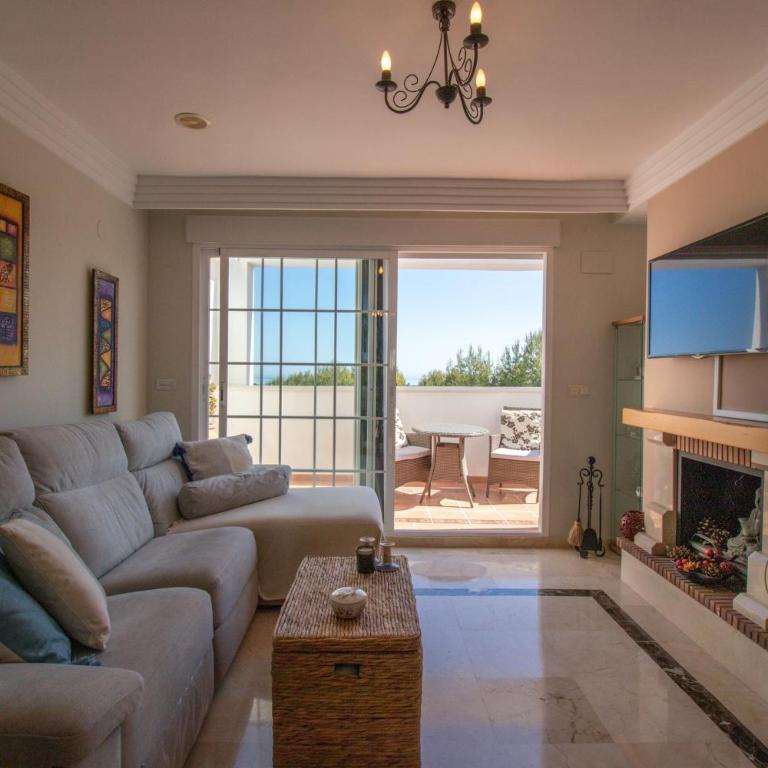 Ático familiar con terraza y bonitas vistas al mar en Marbella - Rio Real 282G - Two-Bedroom Apartment - 8