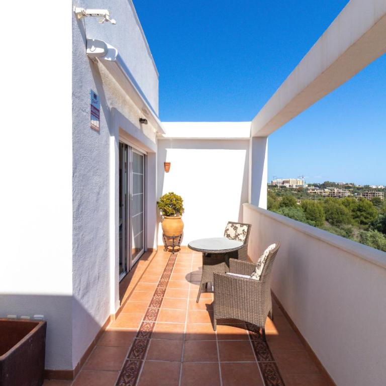 Ático familiar con terraza y bonitas vistas al mar en Marbella - Rio Real 282G - Two-Bedroom Apartment - 10