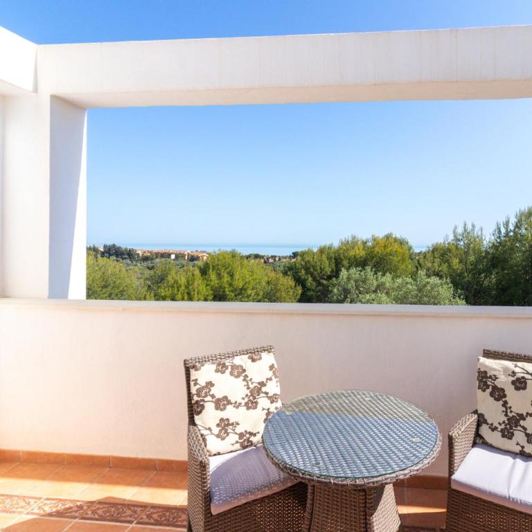 Ático familiar con terraza y bonitas vistas al mar en Marbella - Rio Real 282G - Two-Bedroom Apartment - 11