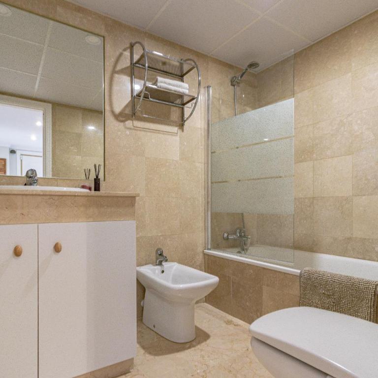 Ático familiar con terraza y bonitas vistas al mar en Marbella - Rio Real 282G - Two-Bedroom Apartment - 12