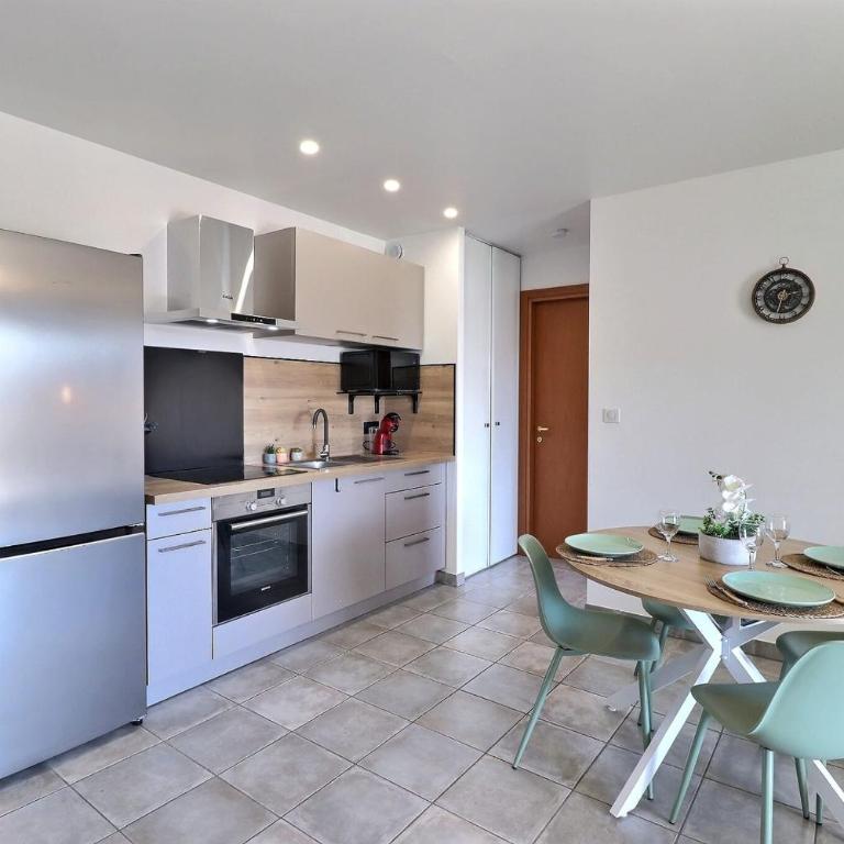 Le Dolce Verde Downtown beaches & parking - Apartment - 10