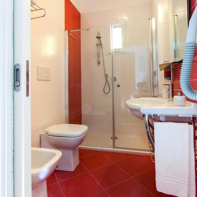 Hotel Lilia - Camera Familiare - 4