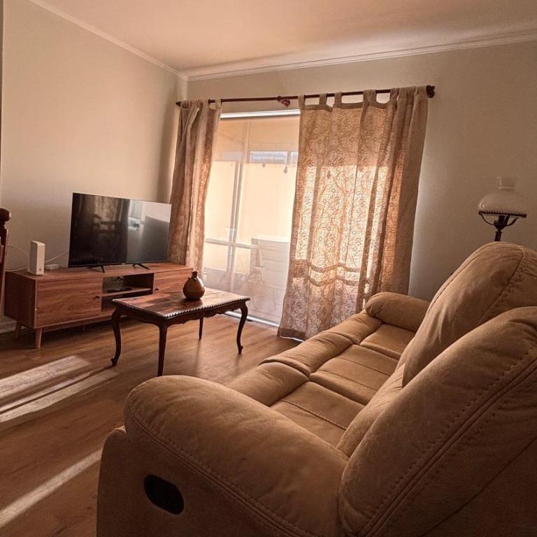 Departamento calle España, Frente a Centro Comercial - Three-Bedroom Apartment - 1