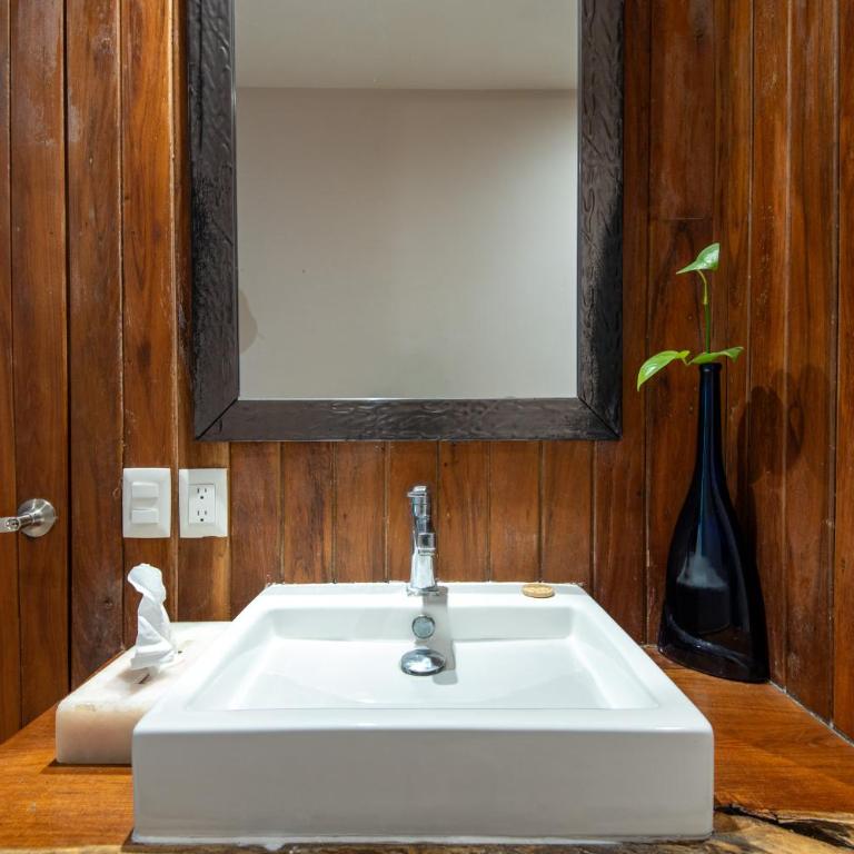 Private Jungle Villa with Full Kitchen & Pool Access - Apartamento - Planta baja - 20
