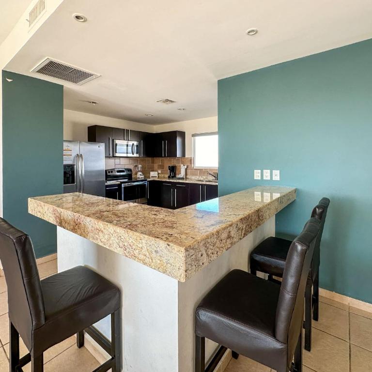 Stylish Condo Beach & Pool Access E202 - Apartamento - 10