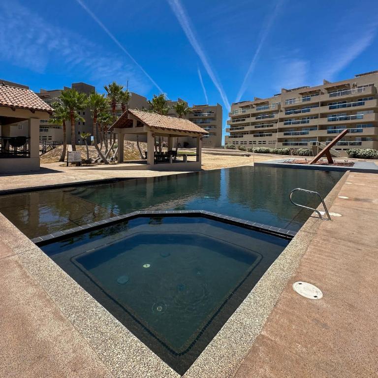 Stylish Condo Beach & Pool Access E202 - Apartamento - 36