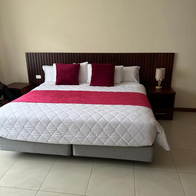 Boutique Exclusive Stay - Three-Bedroom Apartment with Balcony - 10