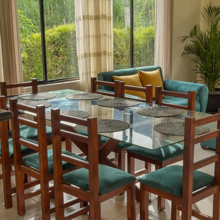 Boutique Exclusive Stay - Three-Bedroom Apartment with Balcony - 17