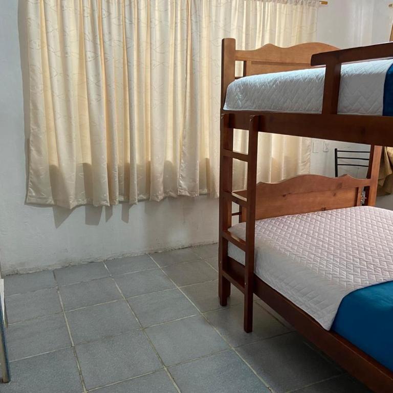 Muy completo y comodo departamento en pleno centro de la ciudad de Baños de Agua Santa - Two-Bedroom Apartment - 18