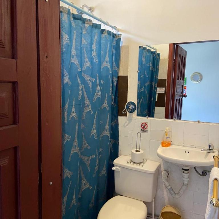 Muy completo y comodo departamento en pleno centro de la ciudad de Baños de Agua Santa - Two-Bedroom Apartment - 35