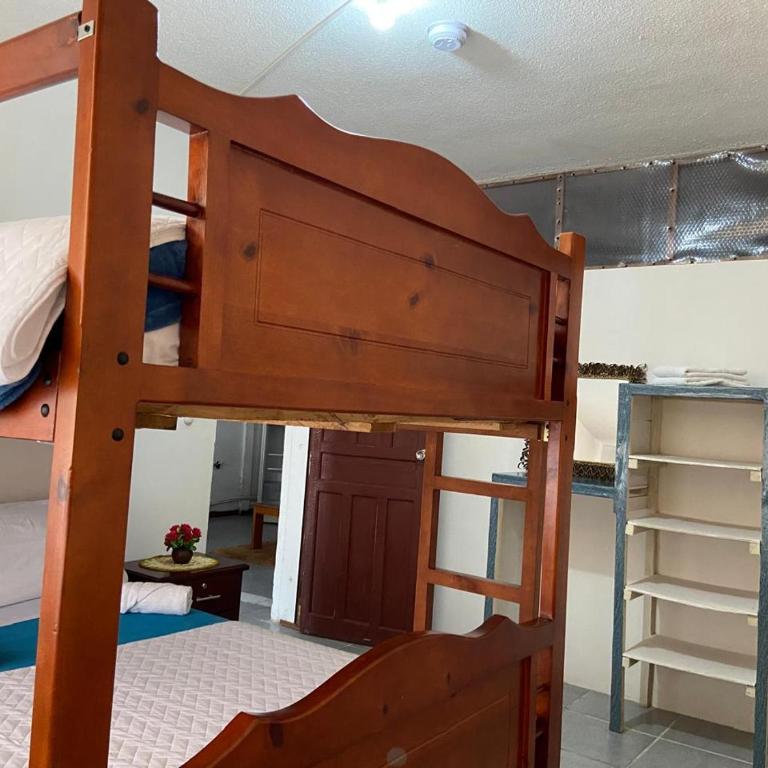 Muy completo y comodo departamento en pleno centro de la ciudad de Baños de Agua Santa - Two-Bedroom Apartment - 16