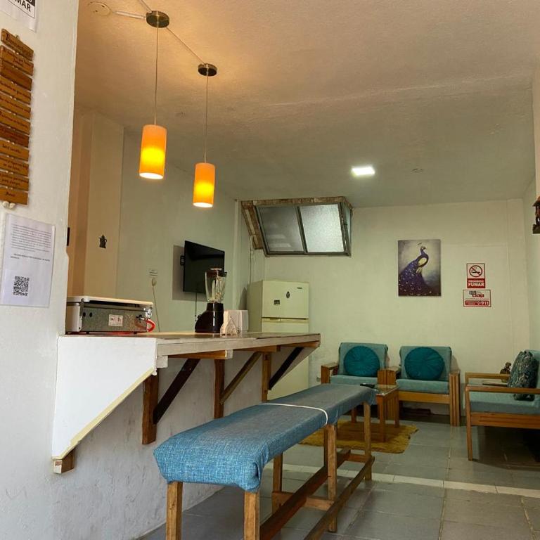 Muy completo y comodo departamento en pleno centro de la ciudad de Baños de Agua Santa - Two-Bedroom Apartment - 1