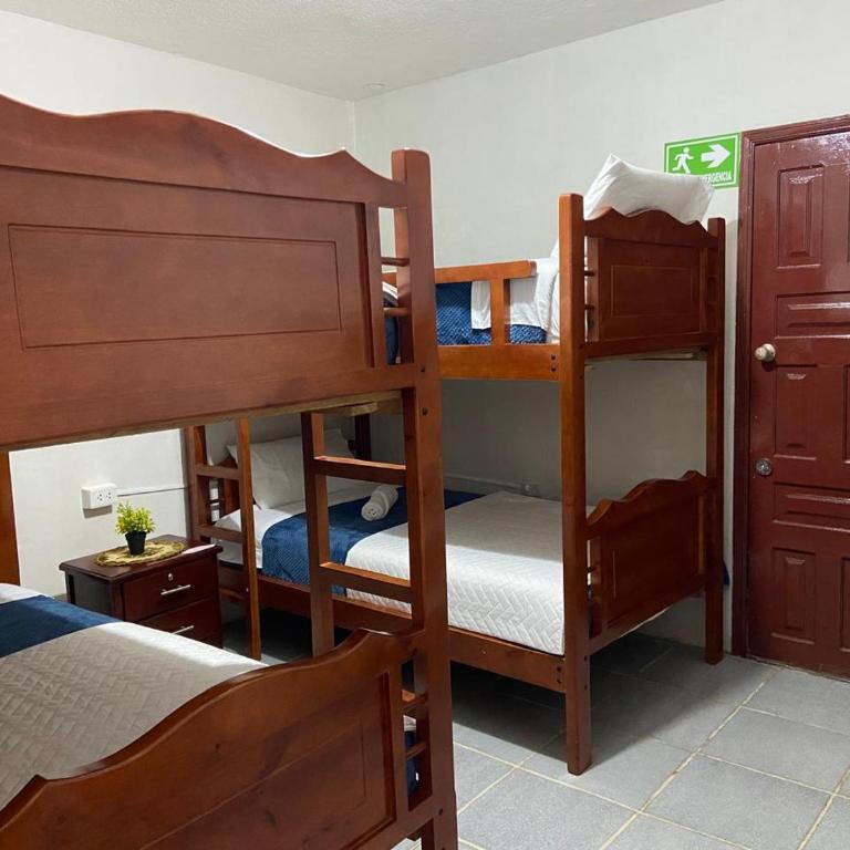 Muy completo y comodo departamento en pleno centro de la ciudad de Baños de Agua Santa - Two-Bedroom Apartment - 30