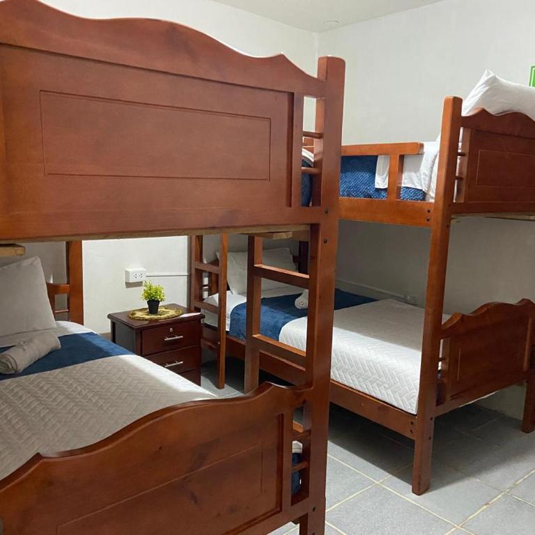 Muy completo y comodo departamento en pleno centro de la ciudad de Baños de Agua Santa - Two-Bedroom Apartment - 33