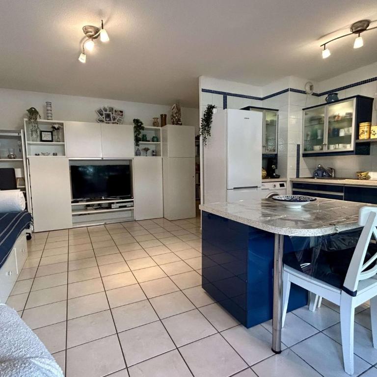 Appartement moderne avec parking et wifi - FR-1-553-335 - Appartement - 4