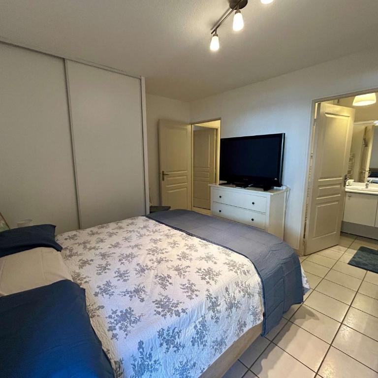 Appartement moderne avec parking et wifi - FR-1-553-335 - Appartement - 15