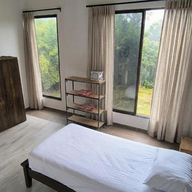 La Primavera de León - Four-Bedroom Vacation Home - 8