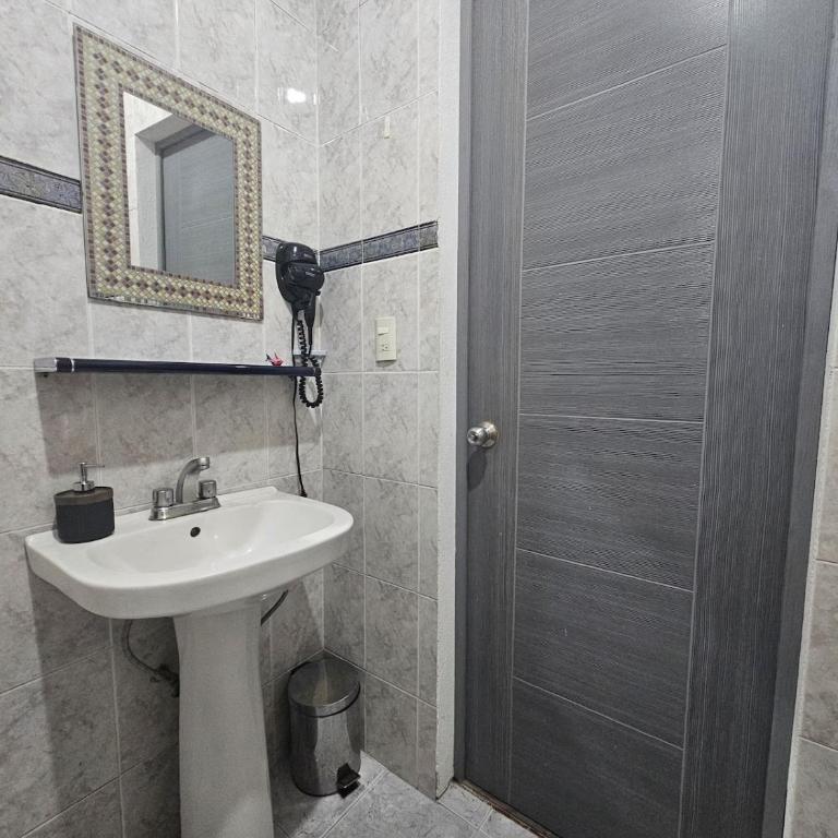 NSI Hospital General México City - Double Room - 7