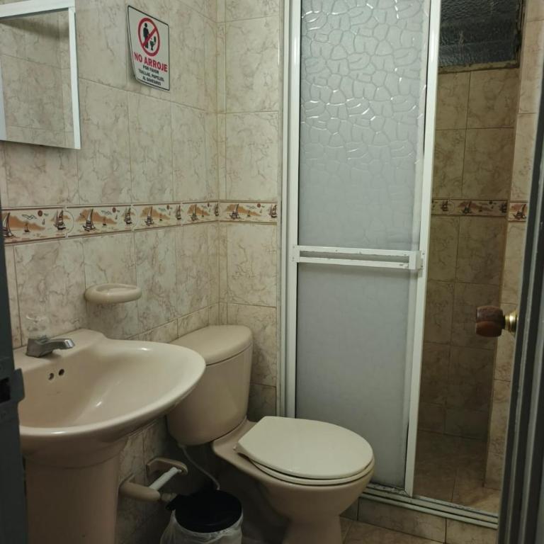Apartamento en el rodadero - Three-Bedroom Apartment - 10