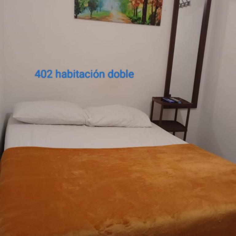 Hotel Avenida El Bosque a 2 cuadras de la clínica foscal y cardiovascular,HIC,Unab - Habitación Doble con baño privado - 2