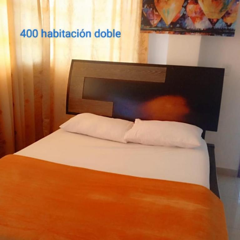 Hotel Avenida El Bosque a 2 cuadras de la clínica foscal y cardiovascular,HIC,Unab - Habitación Doble con baño privado - 4