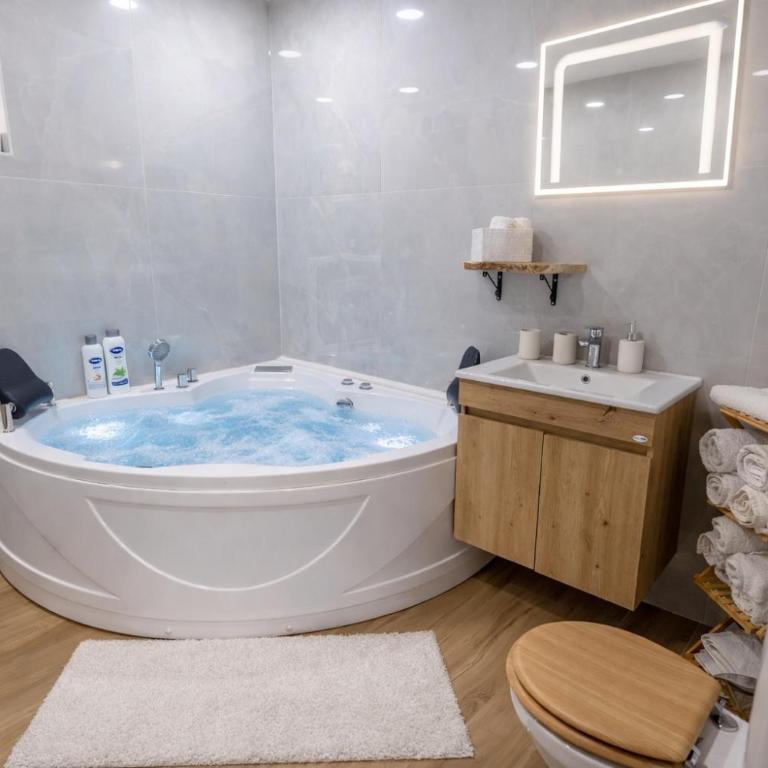 Yudita Village I - Four-Bedroom House - 10