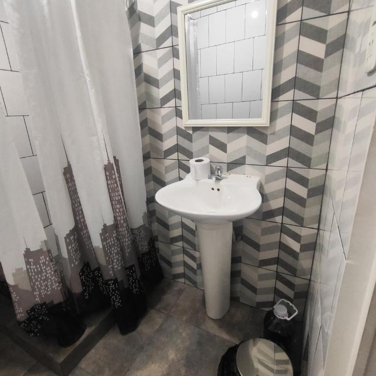 Acogedora habitación con baño privado cerca a Larcomar - One-Bedroom Apartment - 3