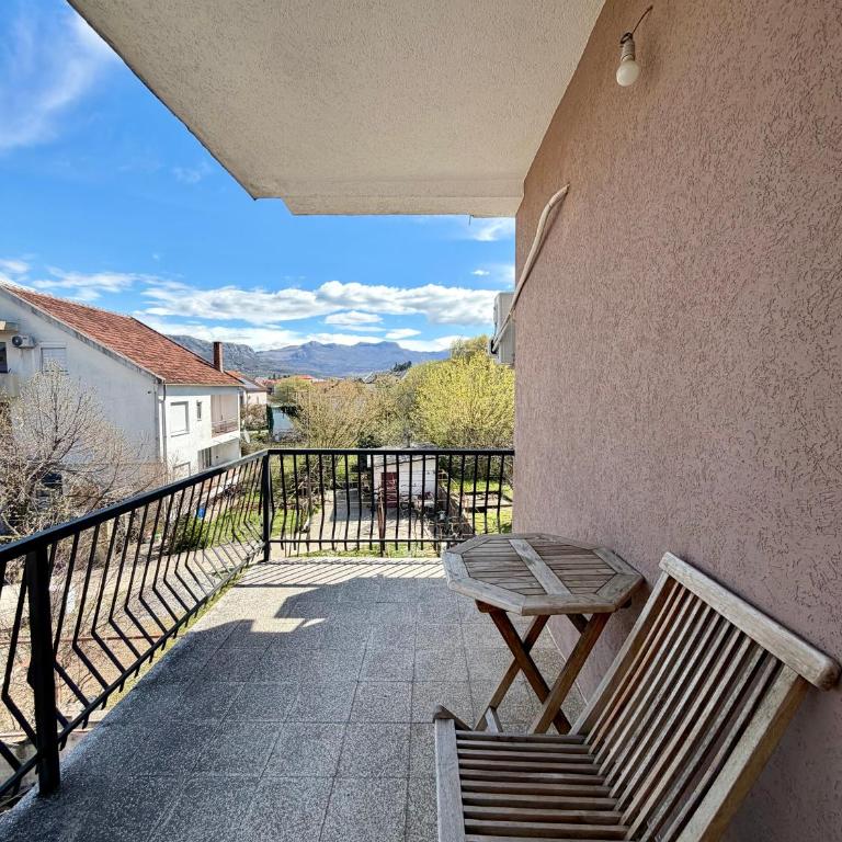 Entire spacious apartment with free parking - Apartman sa 1 Spavaćom Sobom - 10