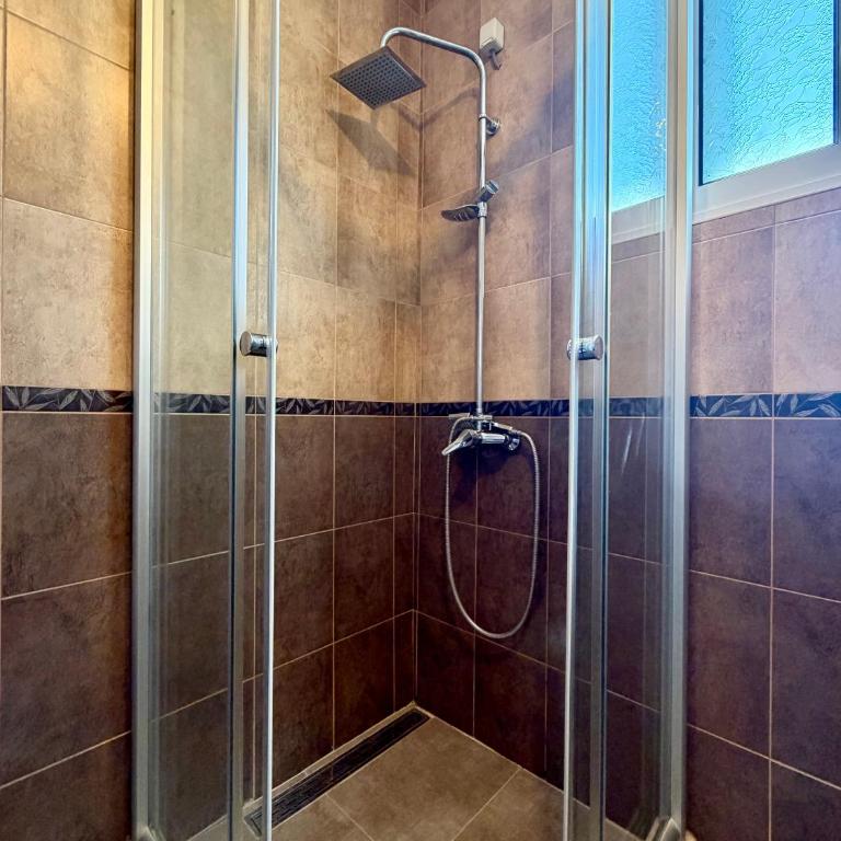 Entire spacious apartment with free parking - Apartman sa 1 Spavaćom Sobom - 16
