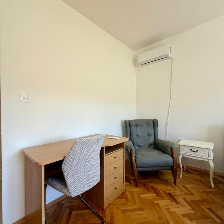 Entire spacious apartment with free parking - Apartman sa 1 Spavaćom Sobom - 20