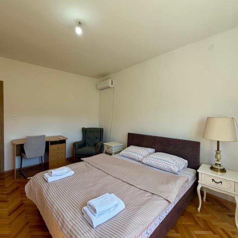 Entire spacious apartment with free parking - Apartman sa 1 Spavaćom Sobom - 22