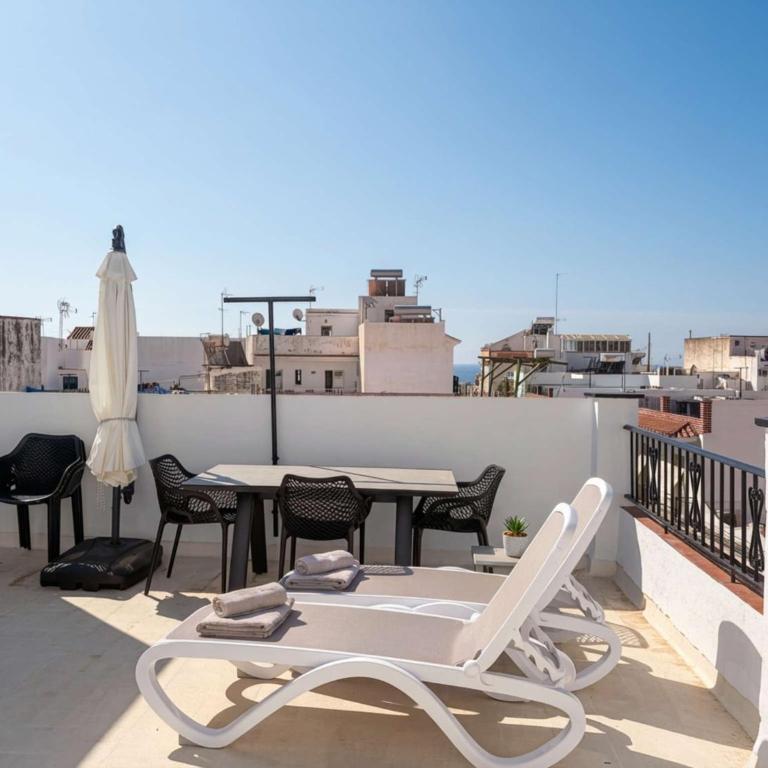 Casa Chica - Large Townhouse in Nerja Centro with Private Rooftop - Casa Vacacional de 3 dormitorios - 2