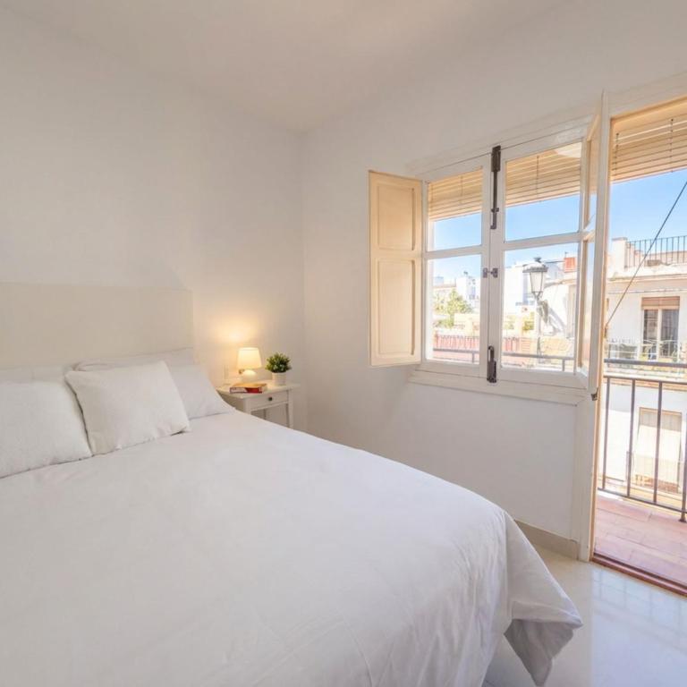 Casa Chica - Large Townhouse in Nerja Centro with Private Rooftop - Casa Vacacional de 3 dormitorios - 4