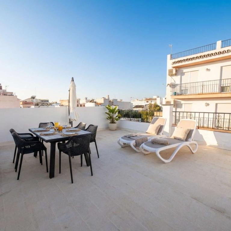 Casa Chica - Large Townhouse in Nerja Centro with Private Rooftop - Casa Vacacional de 3 dormitorios - 1